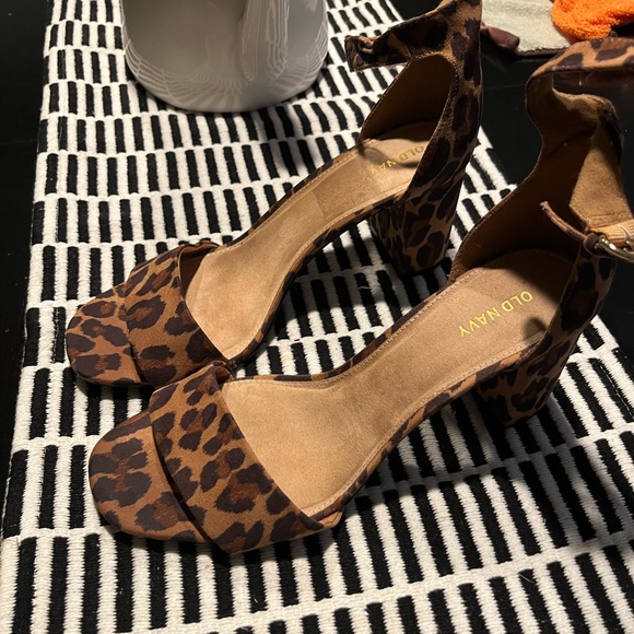 Old Navy Leopard heels - smoke free home worn once - Picture 2 of 4